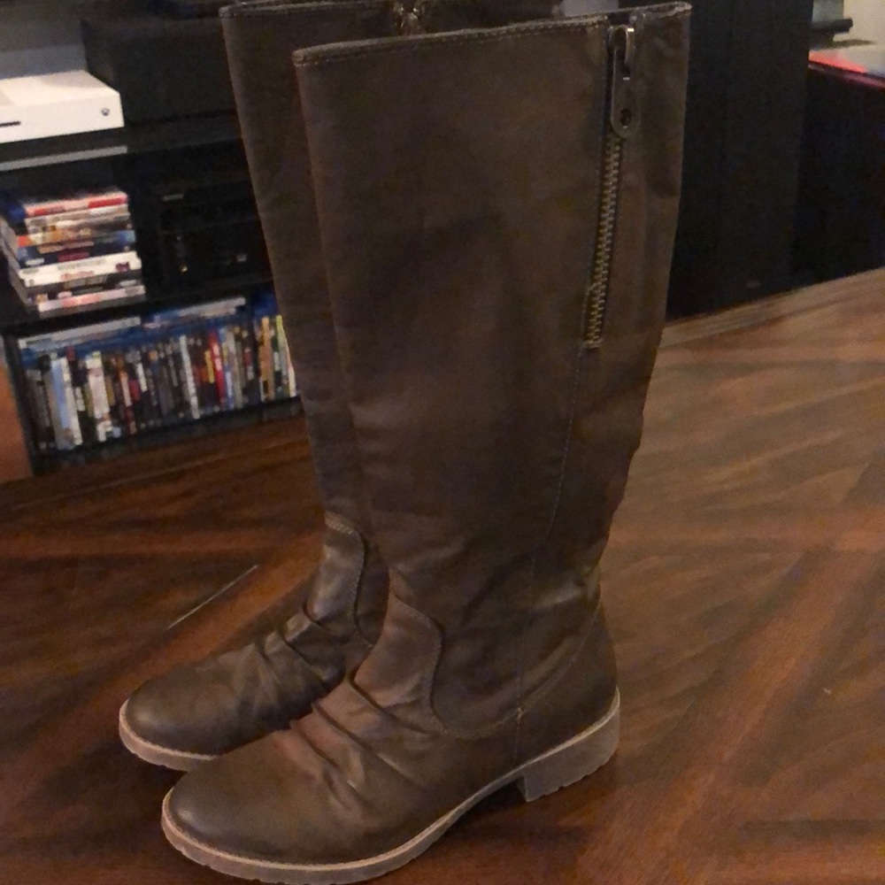 Brown boots